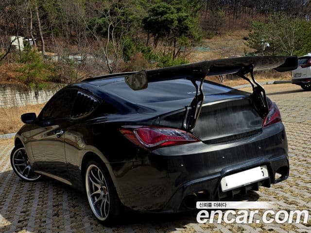Hyundai Genesis купе 200 турбо P, 2011 4