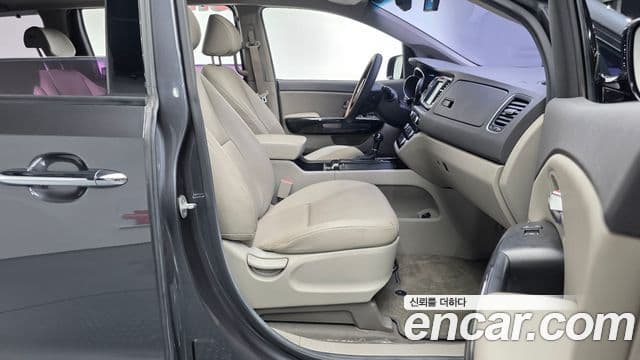 Kia All New Carnival Prestige, 2016 10