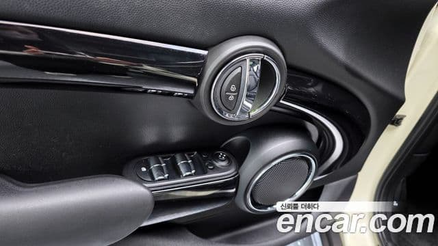 Mini Cooper D 3세대, 2015 17