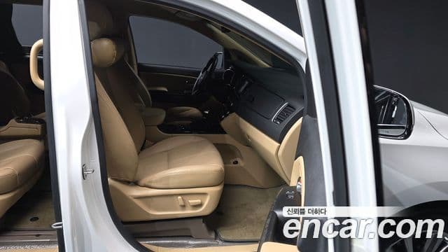 Kia The / новый New Carnival Noblesse Special, 2019 11