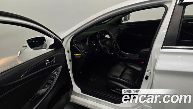 Hyundai Sonata гибрид Modern, 2015 11