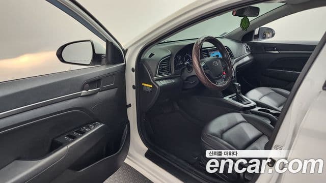 Hyundai Avante AD Style, 2018 10