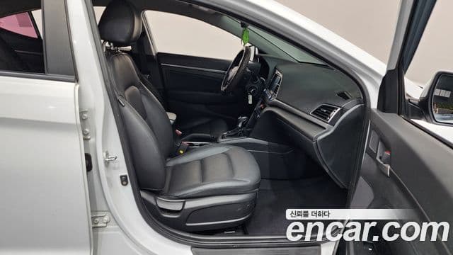 Hyundai Avante AD Style, 2018 11