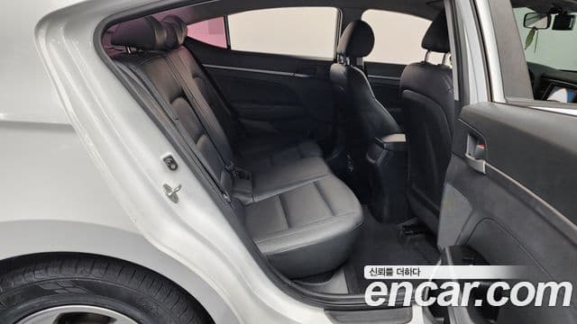 Hyundai Avante AD Style, 2018 12