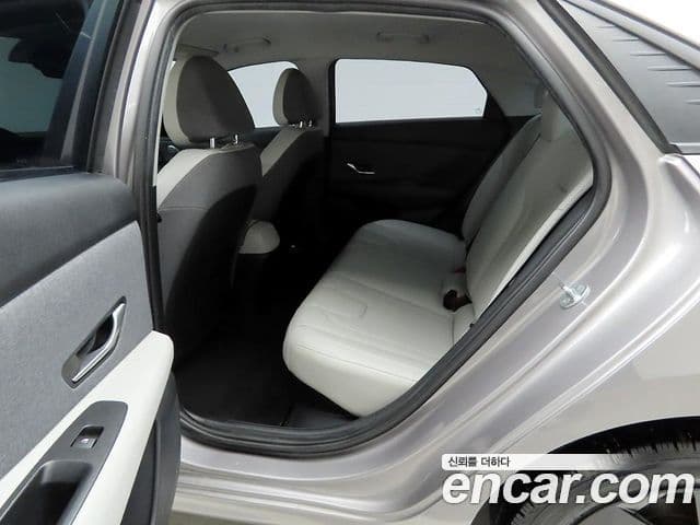 Hyundai Avante гибрид (CN7) Modern, 2022 13