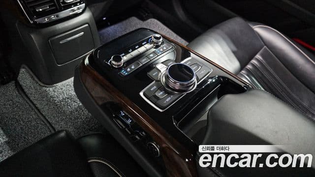 Genesis EQ900 Prestige, 2018 18