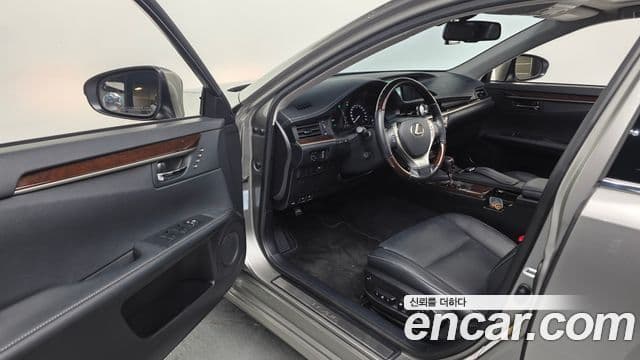 Lexus New ES300h XV60, 2015 10