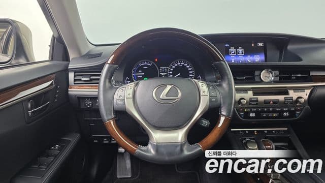Lexus New ES300h XV60, 2015 13