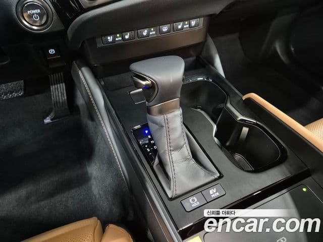 Lexus ES300h 7세대 Executive, 2026 10