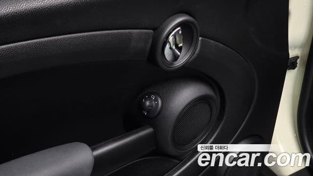 Mini Cooper SE, 2010 17