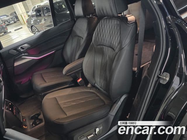 BMW X7 (G07) xDrive 40i Design Pure Excellence 6인승, 2025 11