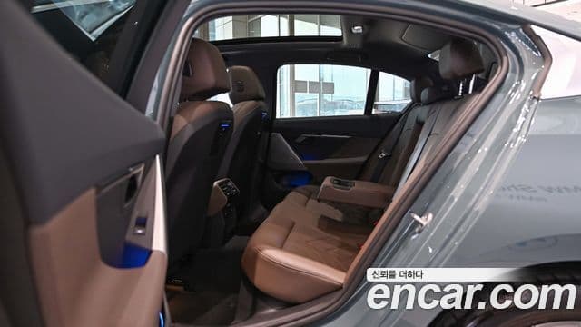 BMW 5시리즈 (G60), 2025 10