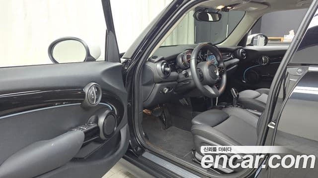 Mini Cooper 3세대, 2023 10