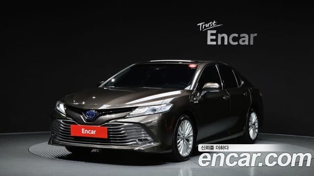 Toyota 캠리 (XV70) 2.5 XLE гибрид