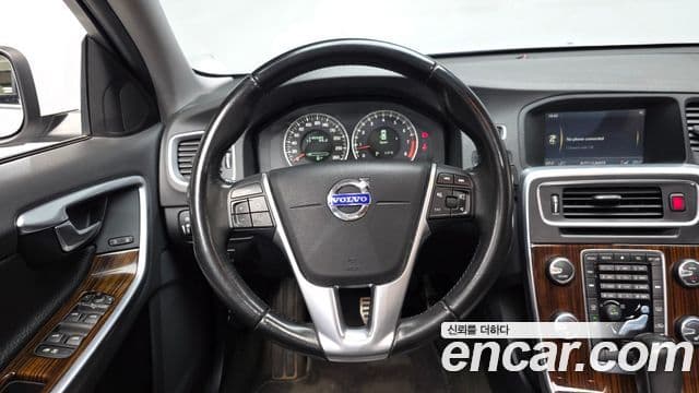 Volvo S60 2세대, 2011 13