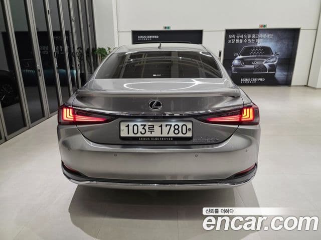 Lexus ES300h 7세대 Luxury Plus, 2024 4
