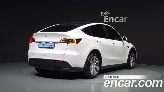 Tesla модель Y, 2023 2