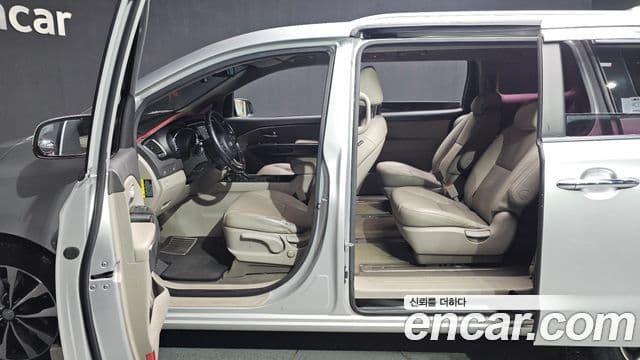 Kia All New Carnival Luxury, 2016 10