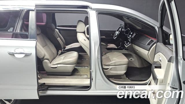 Kia All New Carnival Luxury, 2016 11
