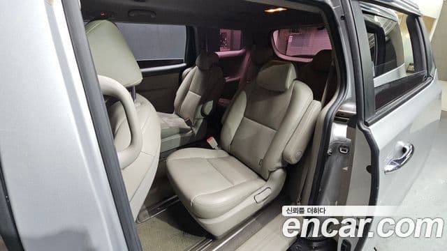 Kia All New Carnival Luxury, 2016 12