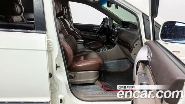 KG모빌리티(SsangYong) Korando 투리스모 4WD RT 11인승, 2014 11