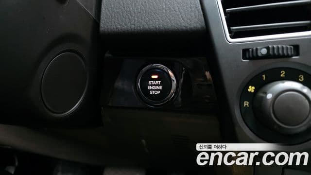 KG모빌리티(SsangYong) Korando 투리스모 4WD RT 11인승, 2014 16