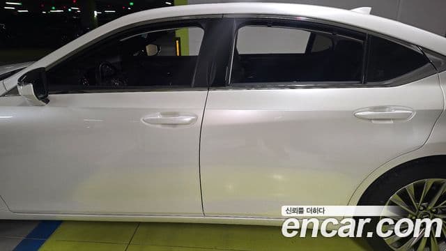 Lexus ES300h 7세대 Executive, 2025 12