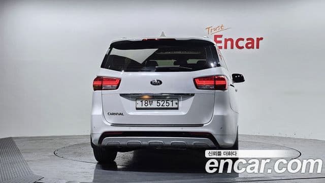 Kia All New Carnival Prestige, 2015 4