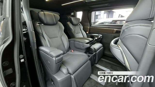 Toyota Alphard 4세대 2.5 HEV Executive AWD, 2025 13