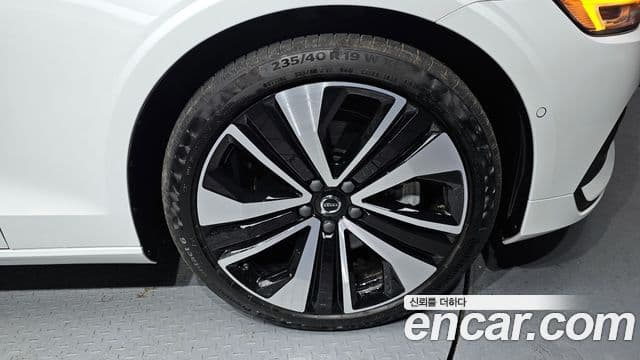 Volvo S60 3세대 B5 Ultimate Bright, 2024 все фото