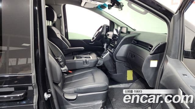 Hyundai Staria Modern, 2025 11