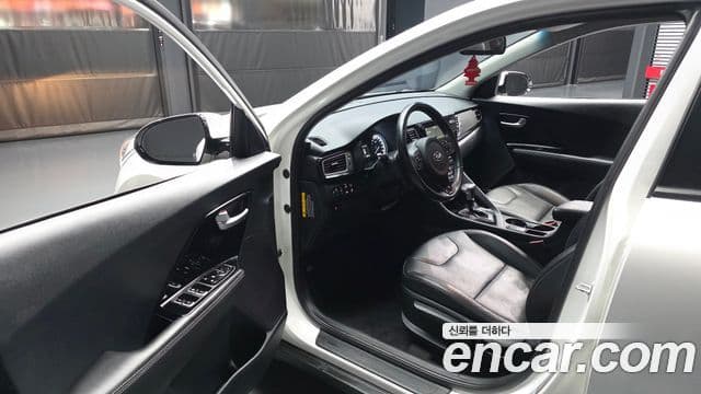 Kia Niro Prestige, 2018 10