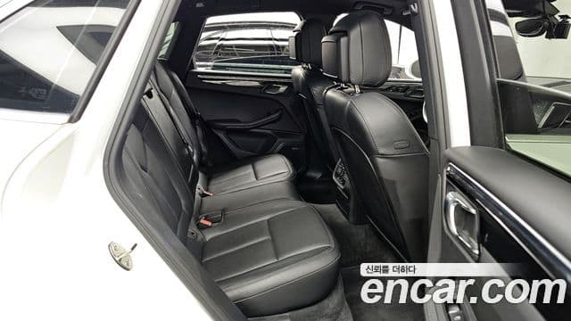 Porsche Macan 95B, 2017 11