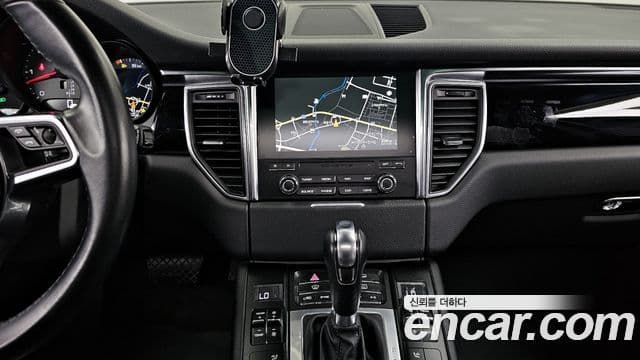 Porsche Macan 95B, 2017 14