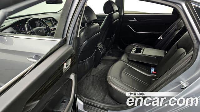 Hyundai LF Sonata Special, 2016 11