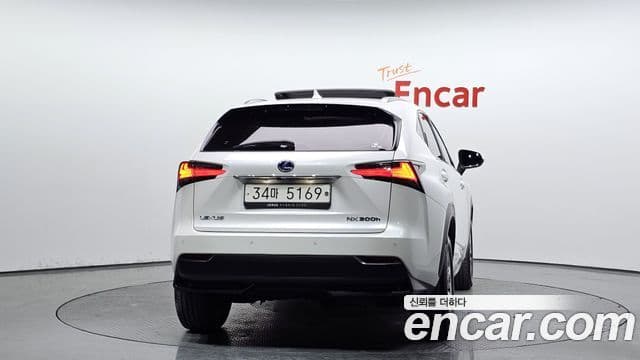 Lexus NX300h Supreme, 2017 4