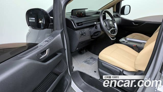 Hyundai Staria Modern, 2025 10