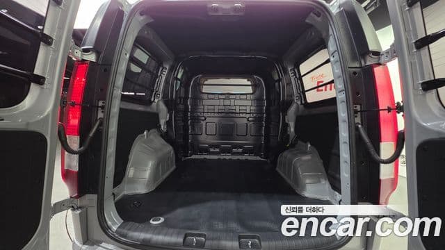 Hyundai Staria Modern, 2025 19