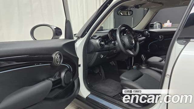 Mini Cooper 3세대, 2024 10