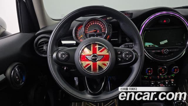 Mini Cooper D 3세대, 2018 13