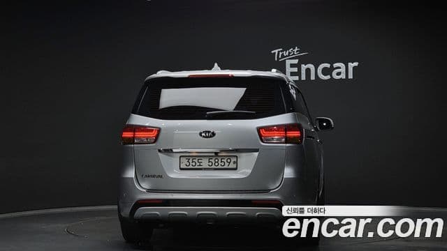 Kia All New Carnival Prestige, 2015 4