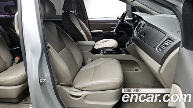 Kia All New Carnival Prestige, 2015 10