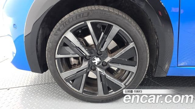 Peugeot e-208 2세대 GT, 2023 все фото