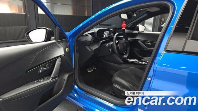 Peugeot e-208 2세대 GT, 2023 10