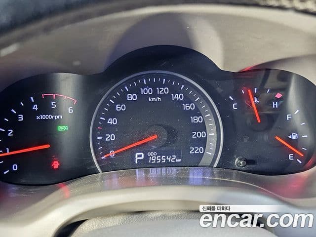 Kia Carnival R Premium, 2013 7