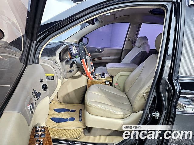 Kia Carnival R Premium, 2013 8