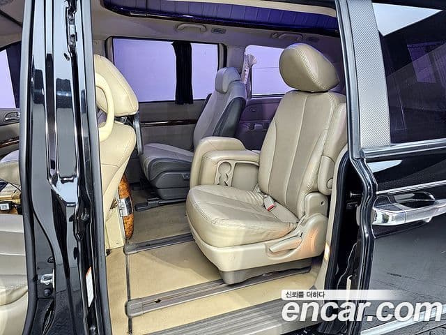 Kia Carnival R Premium, 2013 9