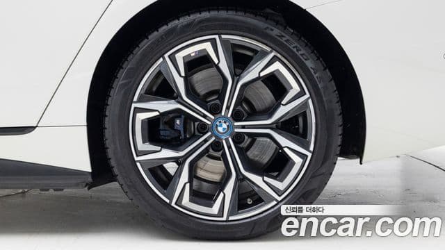 BMW i4 eDrive40 M Sport Pro, 2024 все фото