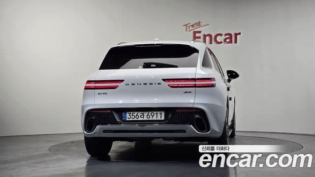 Genesis GV70, 2023 4