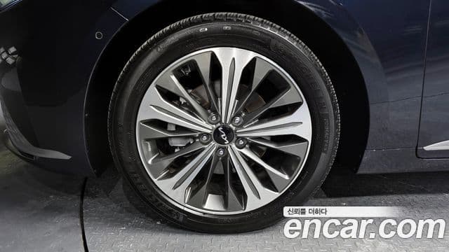 Kia K8 гибрид Signature, 2023 все фото